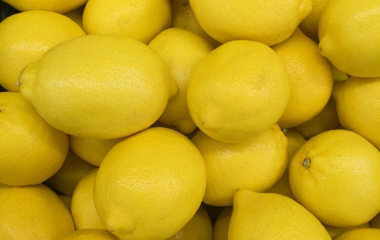 Μικρές παραγωγές από αρχές Οκτωβρίου έως και τέλη Μαρτίου. Η συσκευασία μας είναι κυρίως σε δίσειρα ή μονόσειρα χαρτοκιβώτια αλλά και χύμα ανάλογα τον πελάτη και την προτίμησή του. Όλη η διαδικασία ΤΥΠΟΠΟΙΗΣΗ-ΣΥΣΚΕΥΑΣΙΑ γίνεται σε νέες εγκαταστάσεις με καινούριο μηχανολογικό εξοπλισμό τελευταίας τεχνολογίας.