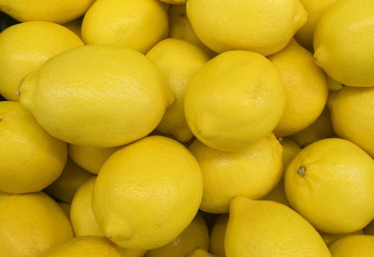 Μικρές παραγωγές από αρχές Οκτωβρίου έως και τέλη Μαρτίου. Η συσκευασία μας είναι κυρίως σε δίσειρα ή μονόσειρα χαρτοκιβώτια αλλά και χύμα ανάλογα τον πελάτη και την προτίμησή του. Όλη η διαδικασία ΤΥΠΟΠΟΙΗΣΗ-ΣΥΣΚΕΥΑΣΙΑ γίνεται σε νέες εγκαταστάσεις με καινούριο μηχανολογικό εξοπλισμό τελευταίας τεχνολογίας.