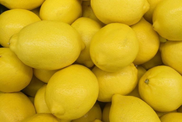 Μικρές παραγωγές από αρχές Οκτωβρίου έως και τέλη Μαρτίου. Η συσκευασία μας είναι κυρίως σε δίσειρα ή μονόσειρα χαρτοκιβώτια αλλά και χύμα ανάλογα τον πελάτη και την προτίμησή του. Όλη η διαδικασία ΤΥΠΟΠΟΙΗΣΗ-ΣΥΣΚΕΥΑΣΙΑ γίνεται σε νέες εγκαταστάσεις με καινούριο μηχανολογικό εξοπλισμό τελευταίας τεχνολογίας.